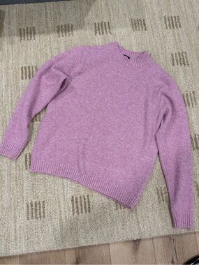 Uniqlo Crewneck Sweater Pink